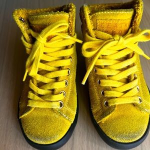 toddler Leather Crown ankle boots size 6.5, euro 22